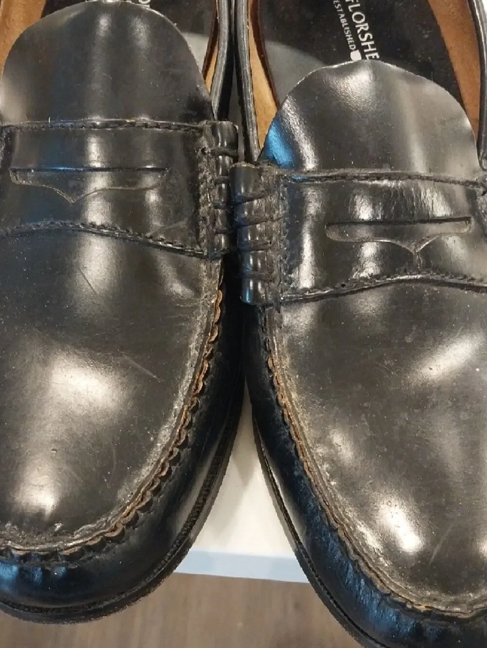 Florsheim Black Leather Penny Loafers...Size 10.5.....LIKE NEW